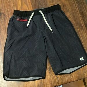 Vuori Banks Short 9”